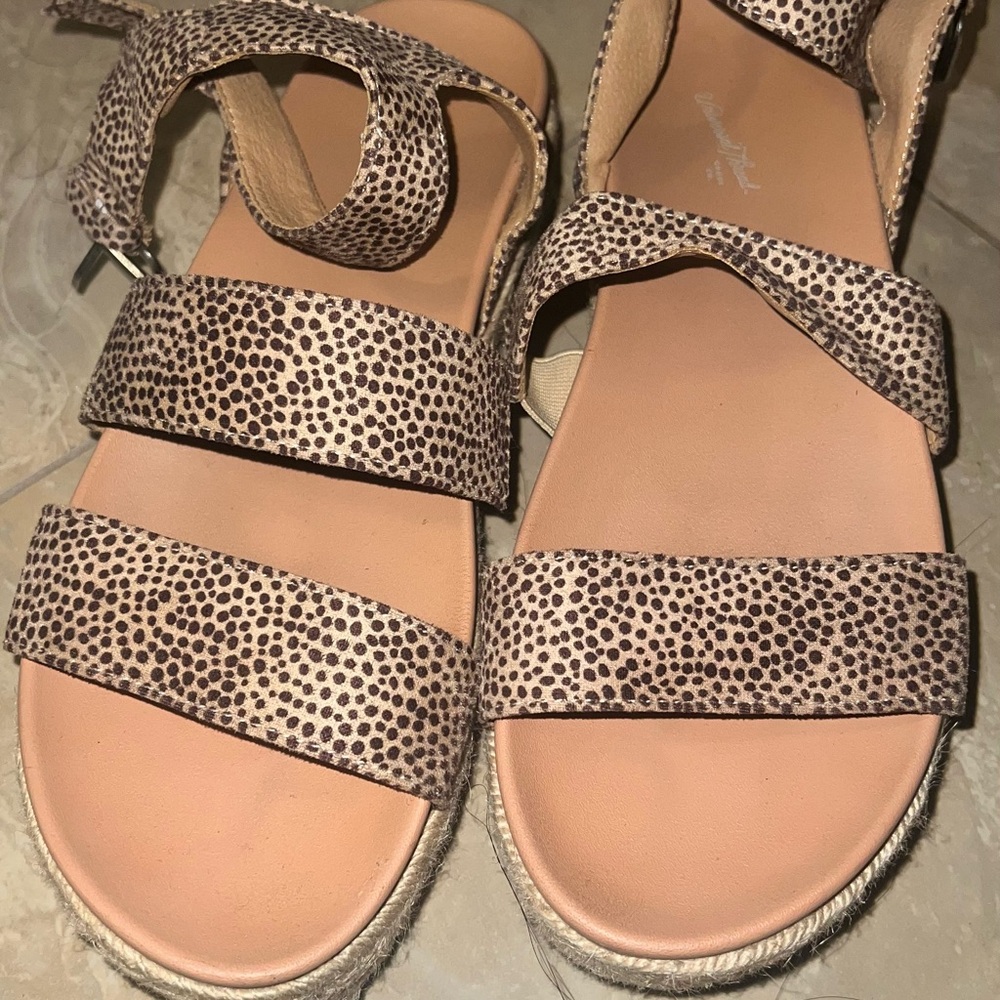 Leopard Print Brown Sandals with Textured Straps and Adjustable Ankle Strap